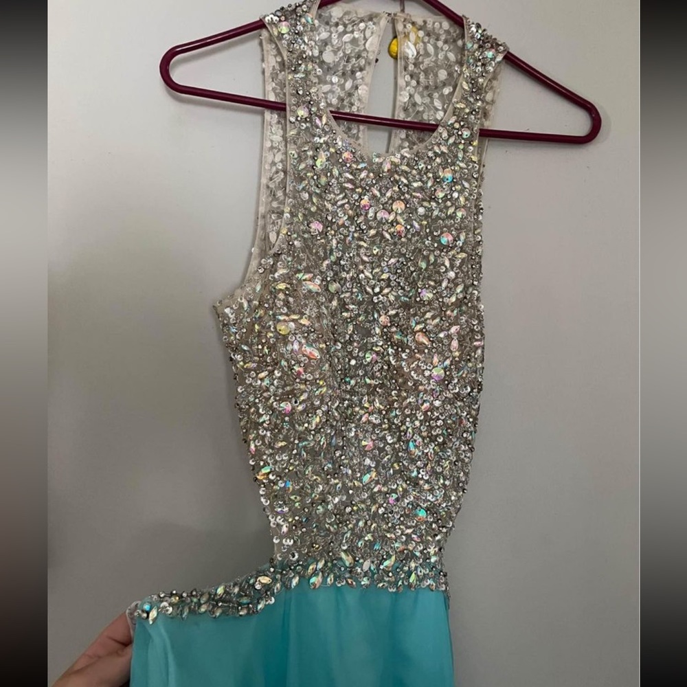Prom dress size large, lots of sparkle